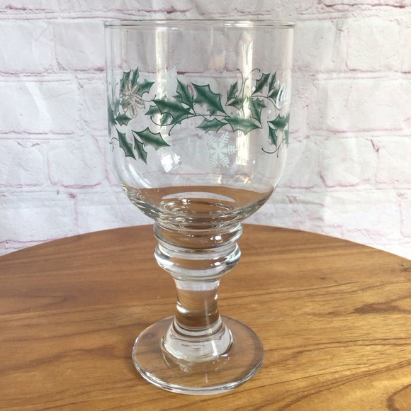 Libbey Coca-Cola Winter Ivy Snowflake Glass Wine Goblet - Picture 4 of 8